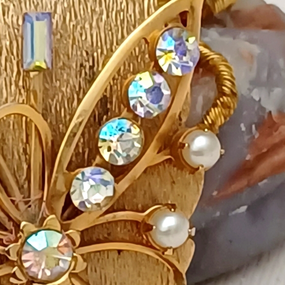 VINTAGE TRIFARI GOLD TONE & PEARL BROOCH - Picture 4 of 7